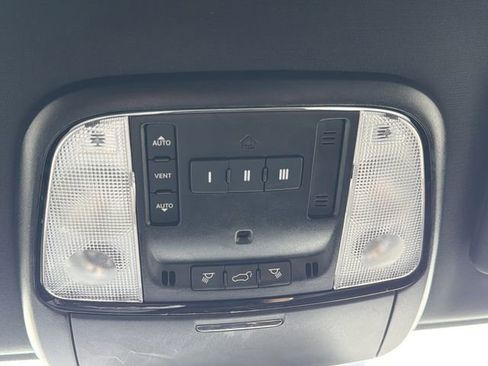 Used 2024 Dodge Durango GT RWD image 13
