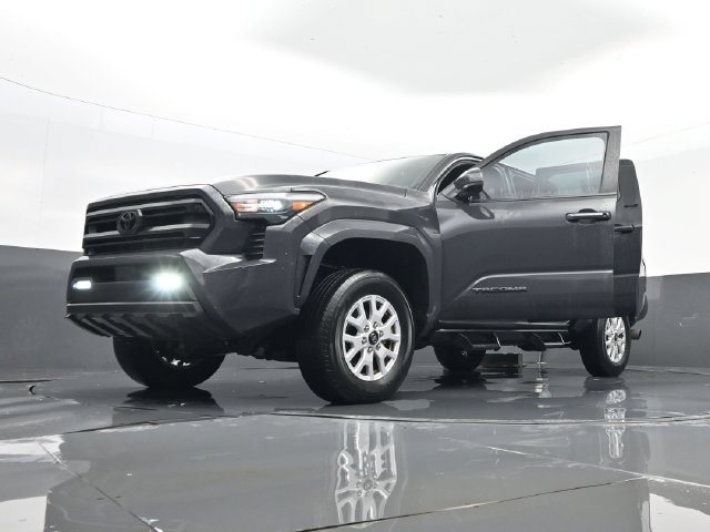 Used 2024 Toyota Tacoma SR5 w/ SR5 Upgrade Package AWD/4WD image 32