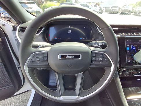 Used 2024 Jeep Grand Cherokee Altitude AWD/4WD image 22