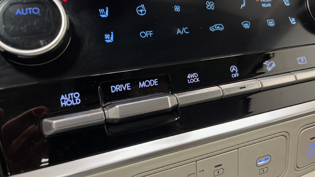 Used 2025 Hyundai Santa Fe Calligraphy AWD/4WD image 34
