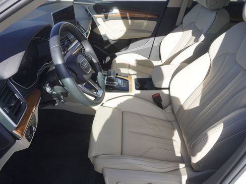 Used 2023 Audi Q5 e Premium w/ Convenience Package image 19