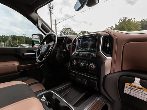 Used 2023 Chevrolet Silverado 2500 High Country w/ Z71 Off-Road Package image 34