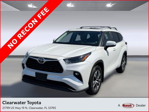 Used 2023 Toyota Highlander XLE image 1