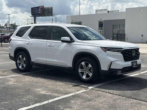 Used 2025 Honda Pilot EX-L image 3
