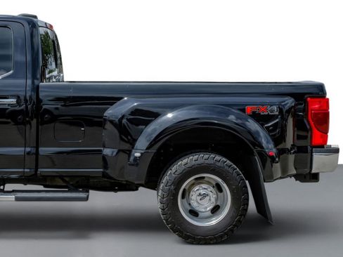 Used 2022 Ford F350 XLT w/ XLT Premium Package AWD/4WD image 11