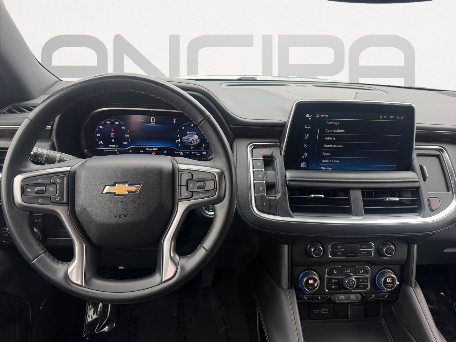 Used 2024 Chevrolet Suburban LT w/ Luxury Package RWD image 3