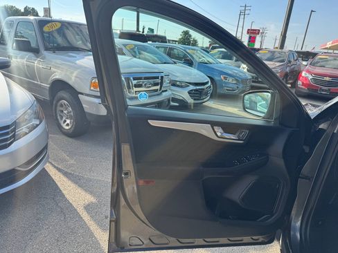 Used 2020 Ford Escape SE AWD/4WD image 21