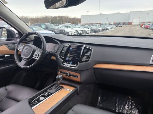 Used 2022 Volvo XC90 T6 Momentum w/ Advanced Package image 17