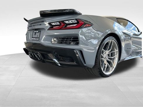 Used 2025 Chevrolet Corvette Z06 RWD image 28