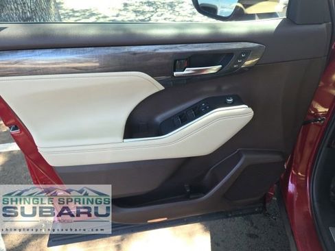 Used 2022 Toyota Highlander Limited AWD/4WD image 27