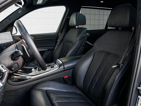 Used 2025 BMW X7 M60i image 17