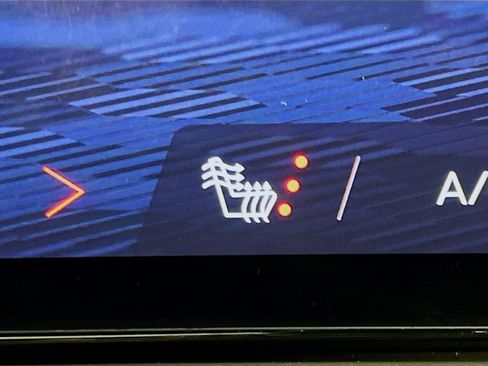 Used 2025 Chevrolet Traverse LT image 20