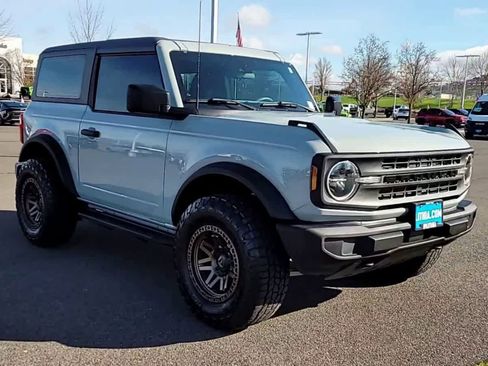 Used 2023 Ford Bronco Outer Banks image 2