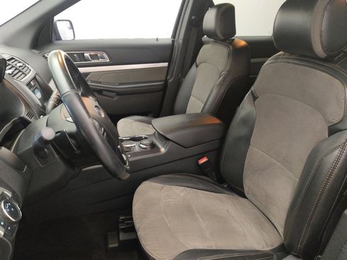 Used 2017 Ford Explorer XLT w/ Equipment Group 202A image 17
