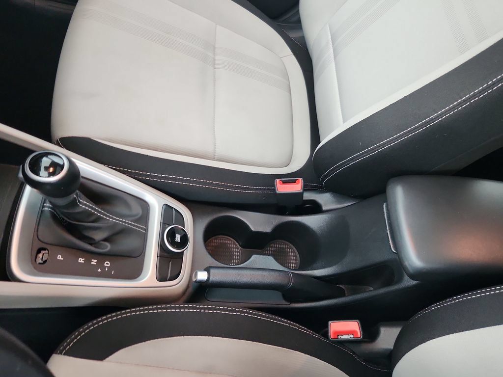 Used 2025 Hyundai Venue SEL FWD image 31
