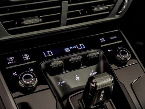 Used 2025 Porsche 911 Carrera image 49