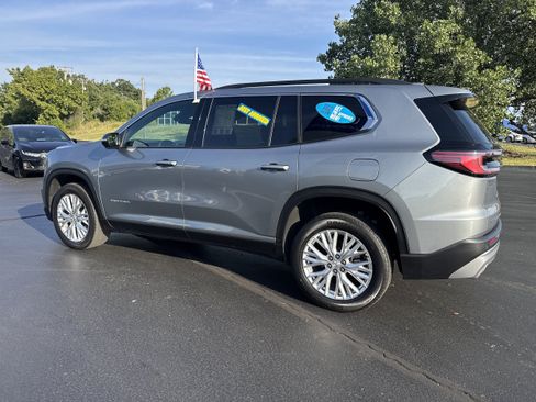 Used 2025 GMC Acadia Elevation w/ Elevation Premium Package AWD/4WD image 3