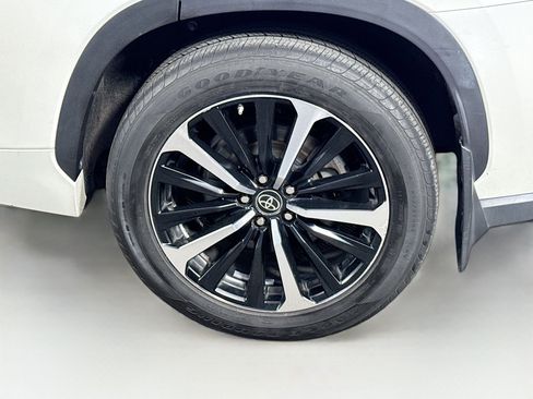 Used 2021 Toyota Highlander XSE AWD/4WD image 9