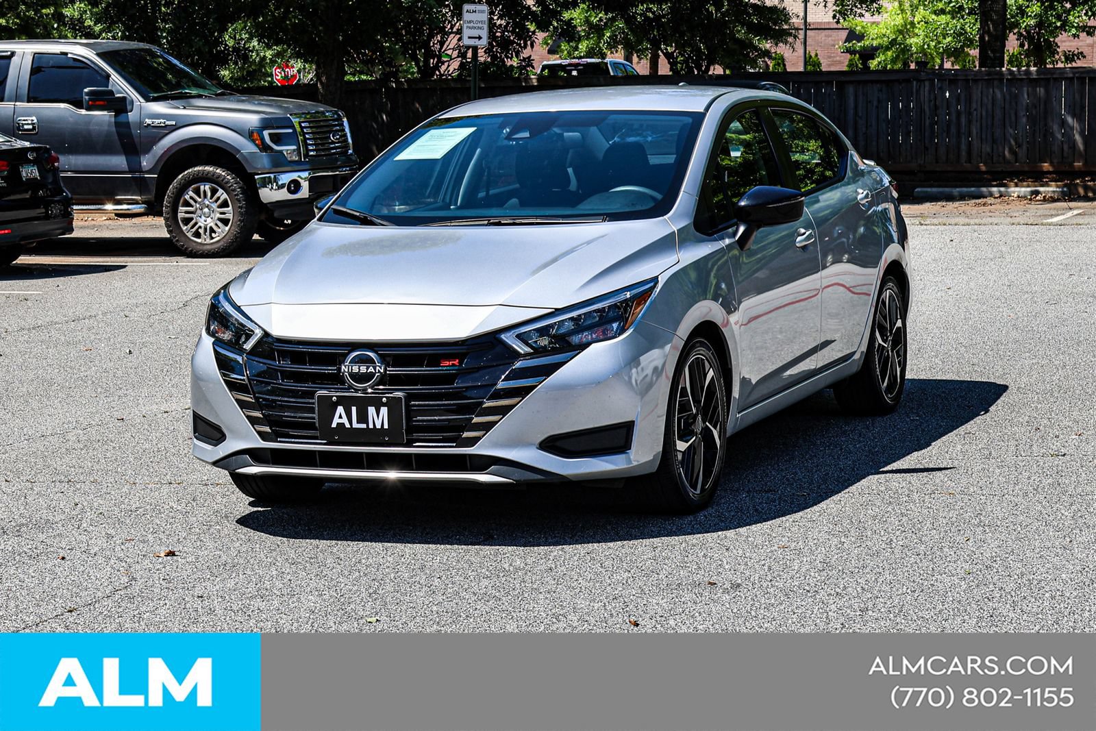 Used 2024 Nissan Versa SR FWD image 3