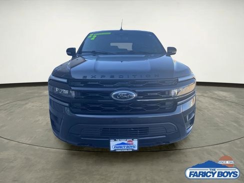 Used 2022 Ford Expedition Max Limited image 6