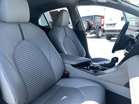 Used 2023 Toyota Camry SE w/ Convenience Package image 30