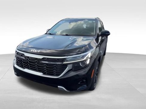 Used 2025 Kia Seltos S AWD/4WD image 2