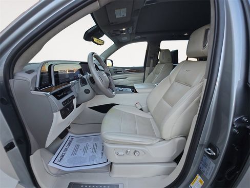 Used 2024 Cadillac Escalade Premium Luxury Platinum image 9