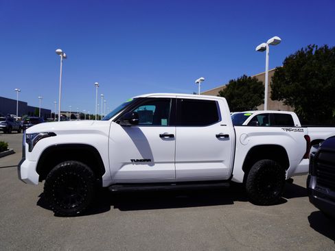 Used 2024 Toyota Tundra Limited AWD/4WD image 7