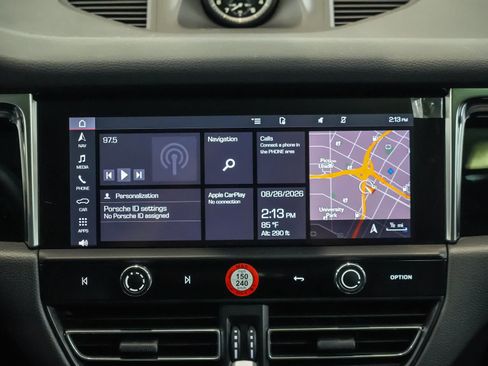 Certified 2023 Porsche Macan S AWD/4WD image 18