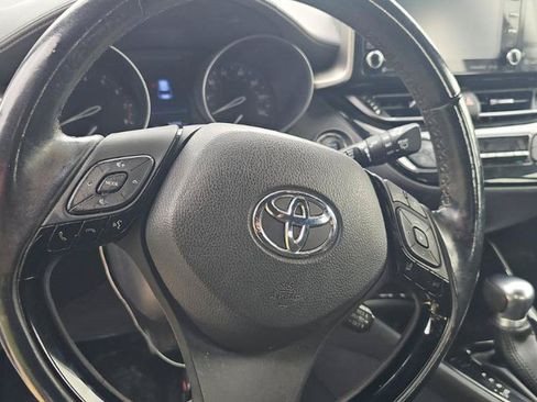 Used 2019 Toyota C-HR XLE FWD image 12
