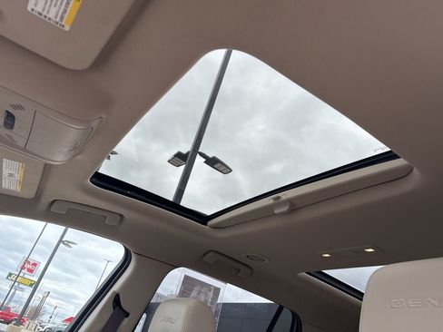 Used 2019 GMC Acadia Denali AWD/4WD image 15