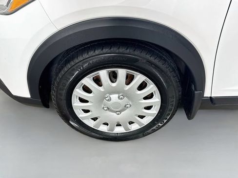 Used 2018 Nissan Kicks S FWD image 32
