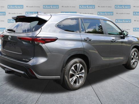 Used 2024 Toyota Highlander XLE AWD/4WD image 6