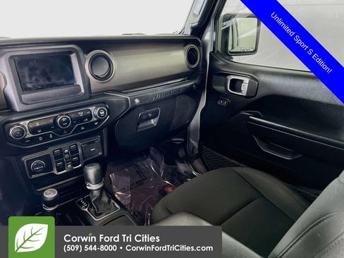 Used 2021 Jeep Wrangler Unlimited Sport AWD/4WD image 25