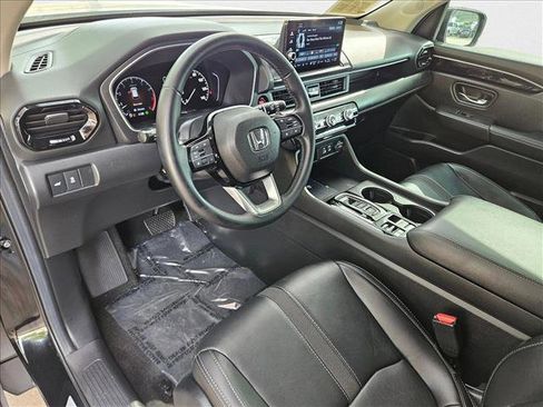 Used 2025 Honda Pilot EX-L image 9