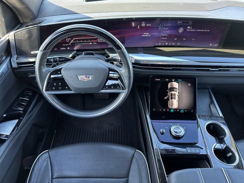 Used 2025 Cadillac Escalade Premium Luxury w/ Touring Package image 19