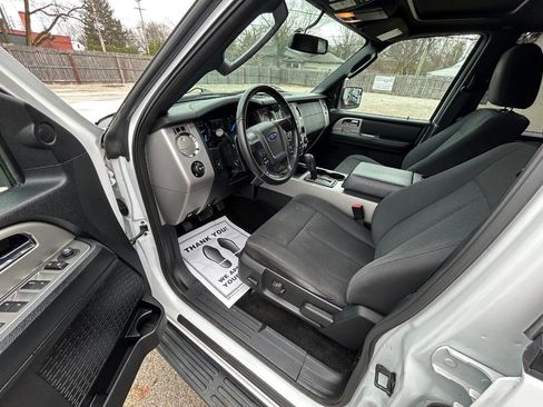 Used 2017 Ford Expedition XLT image 6