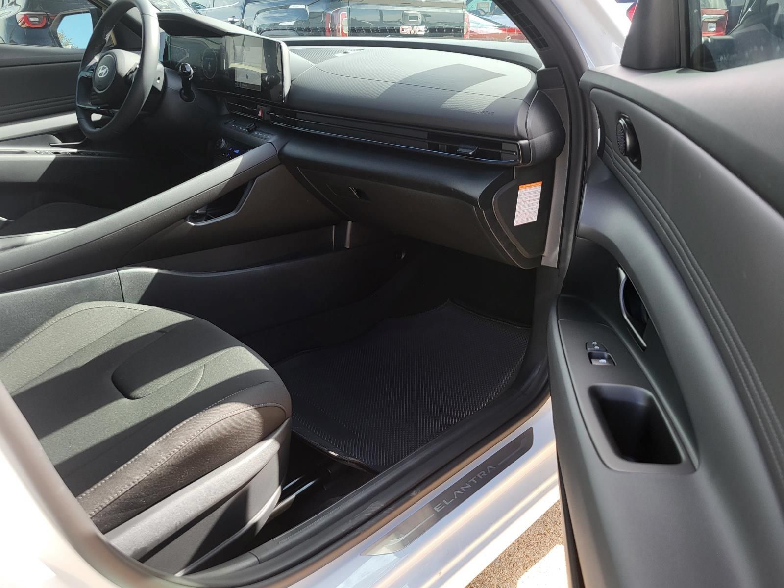 New 2026 Hyundai Elantra SEL FWD image 8