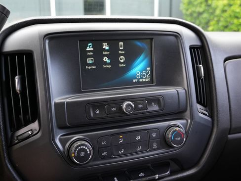 Used 2018 Chevrolet Silverado 1500 Custom w/ Custom Convenience Package RWD image 9