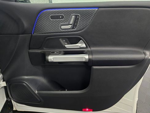Used 2025 Mercedes-Benz GLB 250 4MATIC image 24