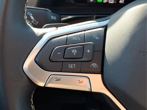 Used 2024 Volkswagen Atlas SE image 31