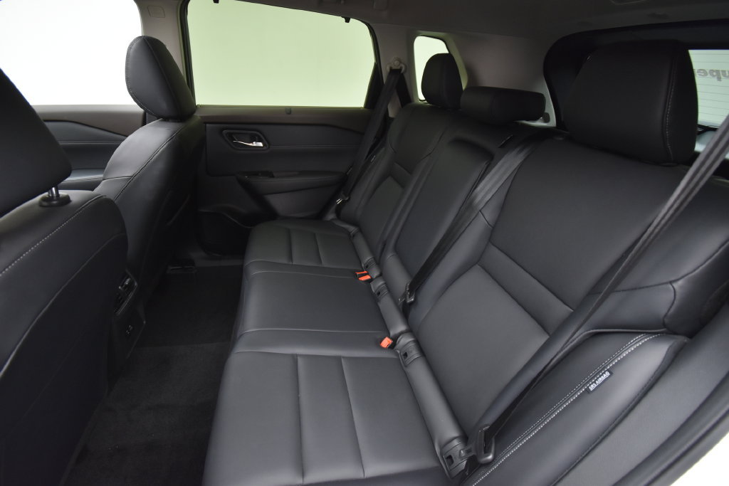 Used 2023 Nissan Rogue SV w/ SV Premium B Package AWD/4WD image 19