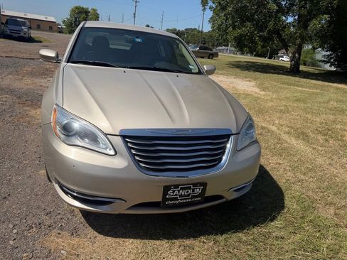 Used 2013 Chrysler 200 Touring FWD image 2