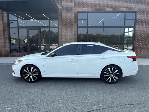 Used 2022 Nissan Altima 2.5 SR FWD image 3