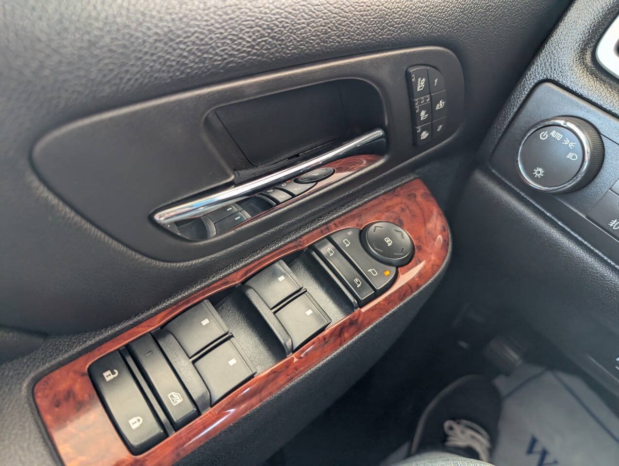 Used 2013 Chevrolet Avalanche LTZ AWD/4WD image 18