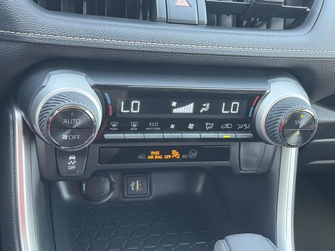 Used 2025 Toyota RAV4 LE AWD/4WD image 30