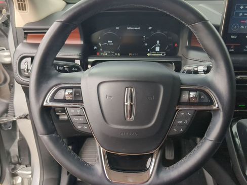 Used 2022 Lincoln Nautilus Reserve w/ Luxury Package image 13