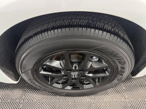 Used 2024 Chrysler Pacifica Touring-L FWD image 42