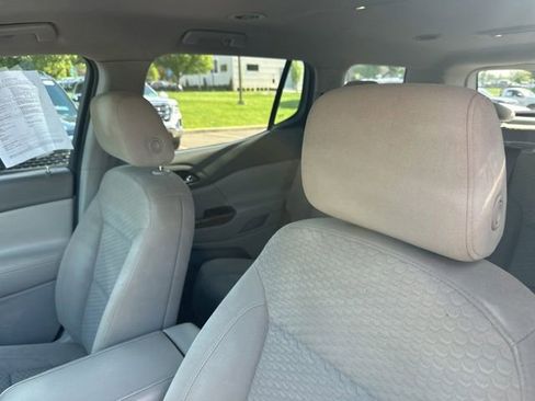 Used 2017 GMC Acadia SLE FWD image 6