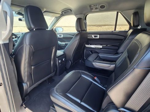 Used 2022 Ford Explorer XLT w/ Equipment Group 202A image 14